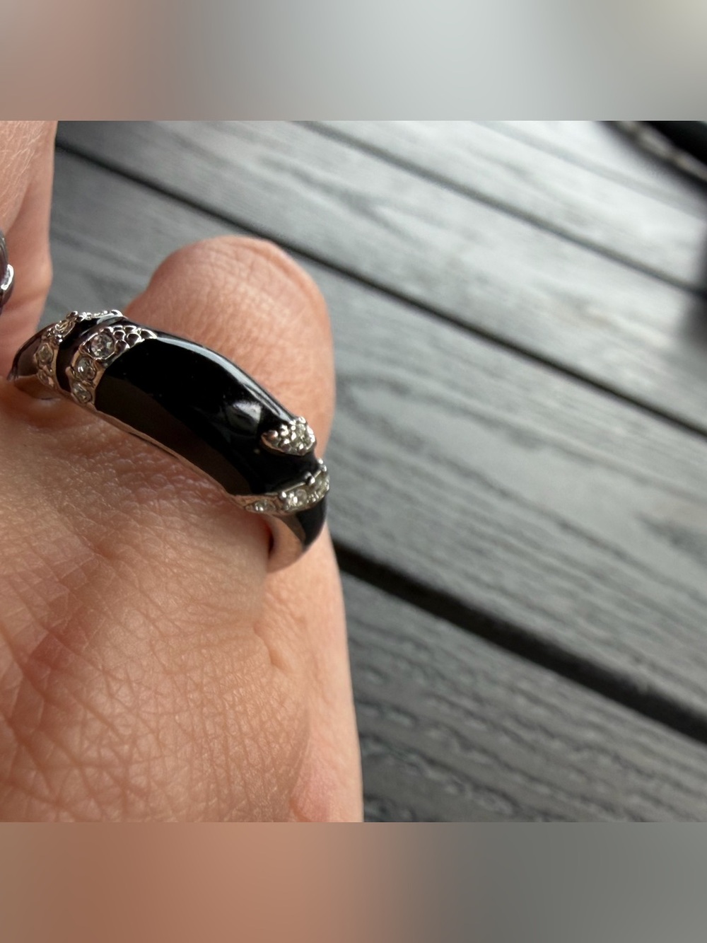 Vintage Avon Silver Ring w/ Black Gemstone - Picture 3 of 10